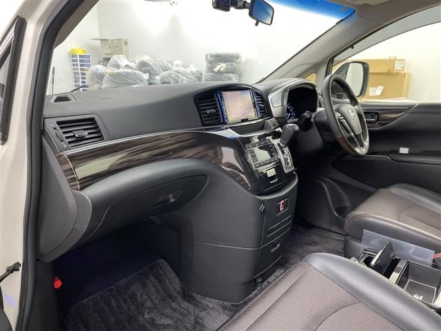 Nissan ELGRAND 2018 7044688-6