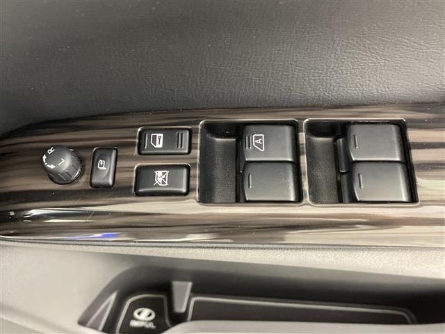 Nissan ELGRAND 2018 7044688-9