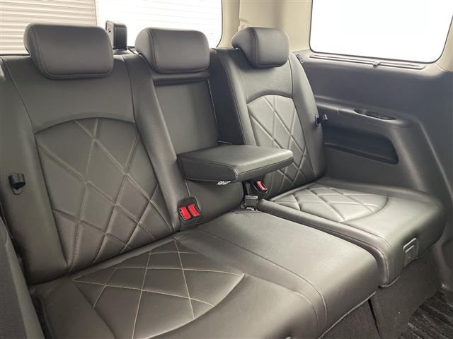 Nissan ELGRAND 2019 7044718-11