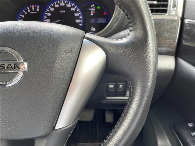 Nissan ELGRAND 2011 7044731-1