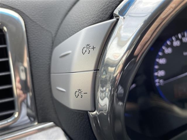Nissan ELGRAND 2011 7044731-3