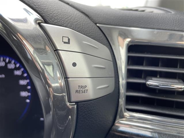 Nissan ELGRAND 2011 7044731-5
