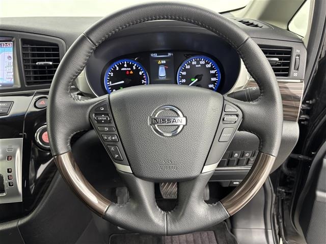 Nissan ELGRAND 2015 7044767-18