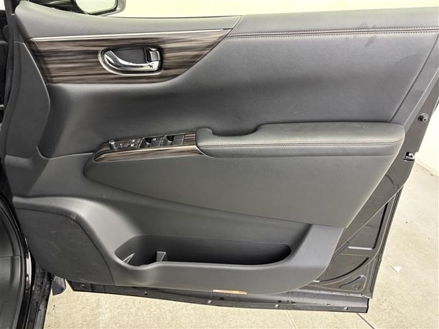 Nissan ELGRAND 2015 7044767-6