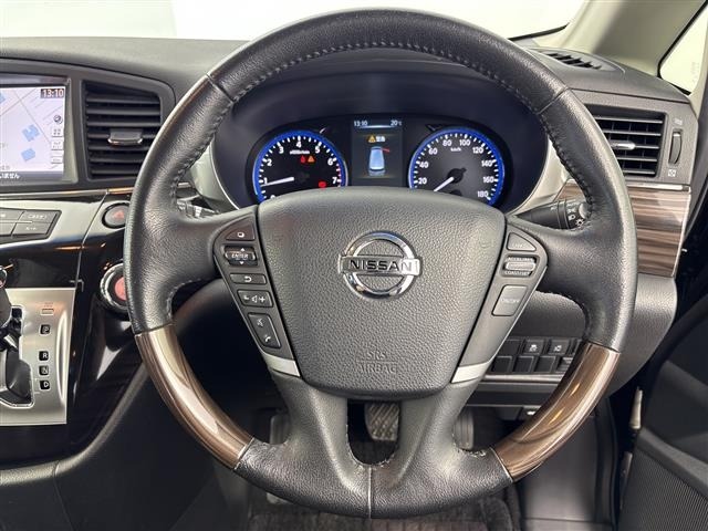 Nissan ELGRAND 2015 7044822-6