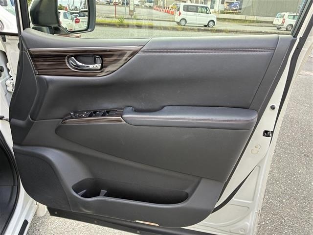 Nissan ELGRAND 2019 7044865-1