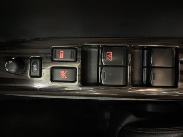 Nissan ELGRAND 2015 7044871-3