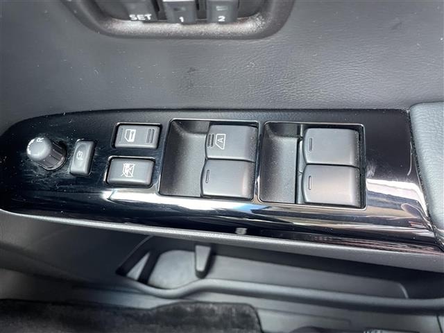 Nissan ELGRAND 2022 7045035-13