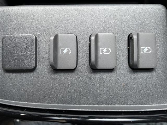 Nissan ELGRAND 2022 7045035-21