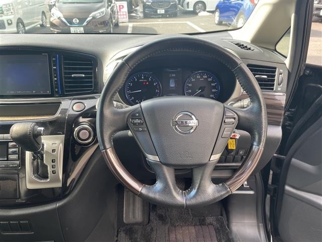Nissan ELGRAND 2015 7045103-4