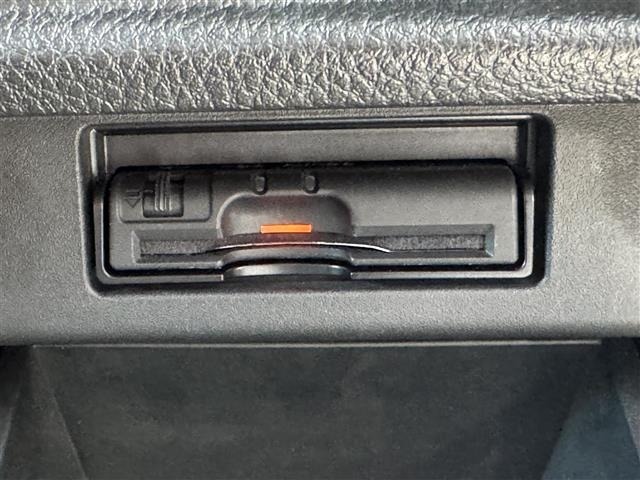 Nissan ELGRAND 2014 7045118-19