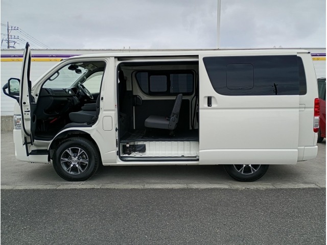 Toyota HIACE VAN 2024 7046781-13