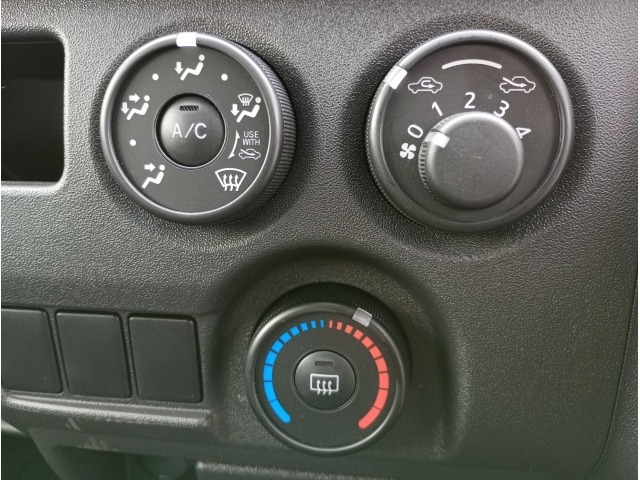 Toyota HIACE VAN 2024 7046781-31