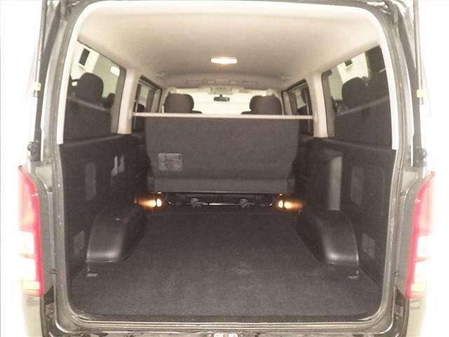 Toyota HIACE VAN 2011 7049003-7