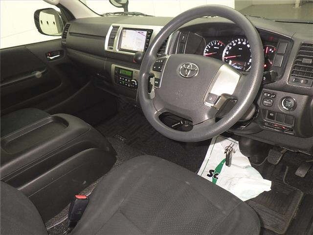 Toyota HIACE VAN 2018 7049048-3