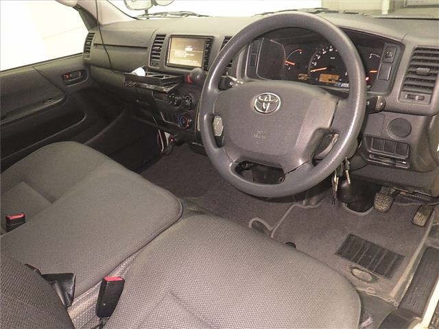 Toyota HIACE VAN 2015 7049101-3
