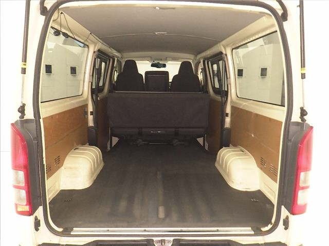 Toyota HIACE VAN 2015 7049101-7