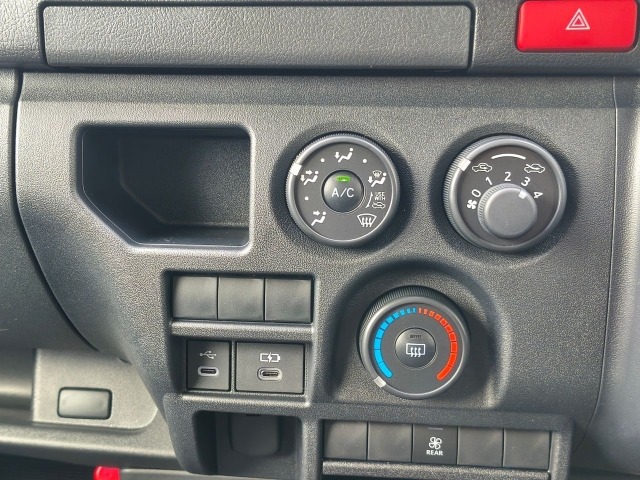Toyota HIACE VAN 2026 7049275-12