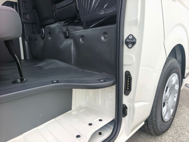 Toyota HIACE VAN 2026 7049275-21