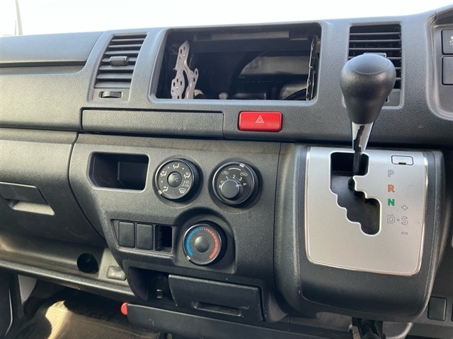 Toyota HIACE VAN 2018 7049455-4