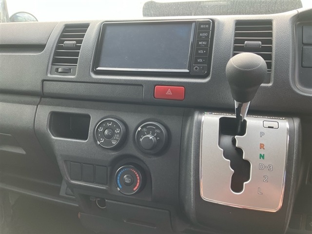 Toyota HIACE VAN 2017 7049484-4