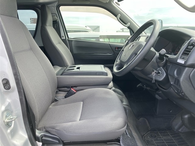 Toyota HIACE VAN 2017 7049484-5