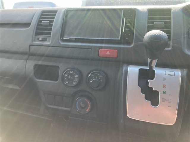 Toyota HIACE VAN 2017 7049501-4