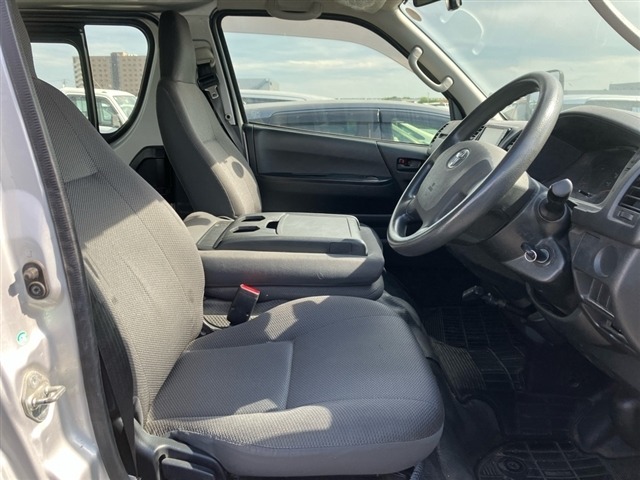 Toyota HIACE VAN 2017 7049501-5