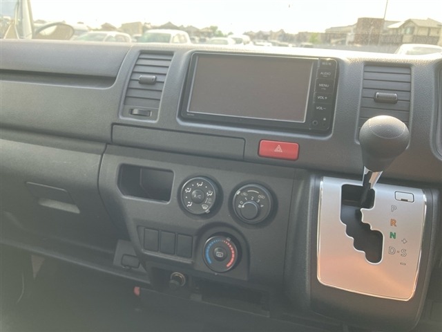 Toyota HIACE VAN 2016 7049502-4