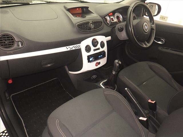 Renault LUTECIA 2011 7034565-4