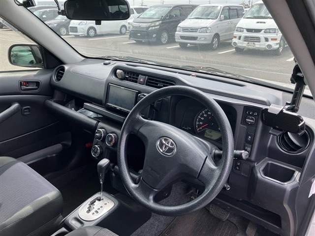 Toyota PROBOX VAN 2017 7043100-3