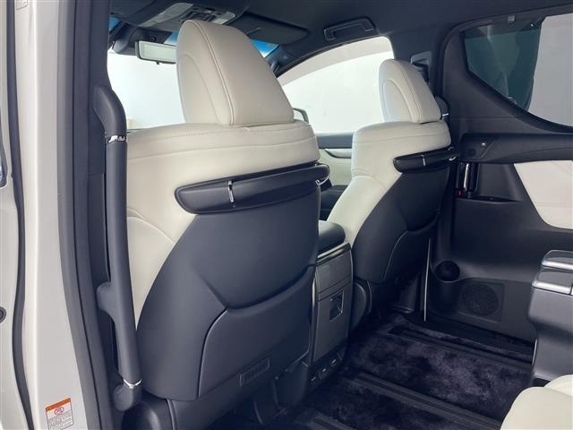 Toyota VELLFIRE 2018 7063210-11