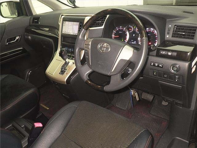 Toyota VELLFIRE 2013 7063347-3