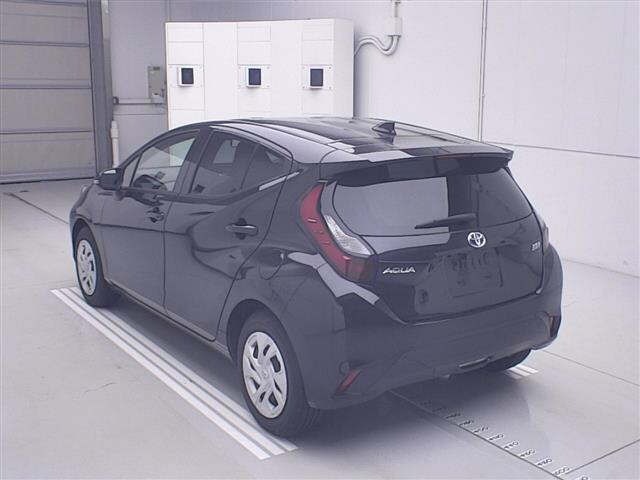 Toyota AQUA 2024 7086493-1