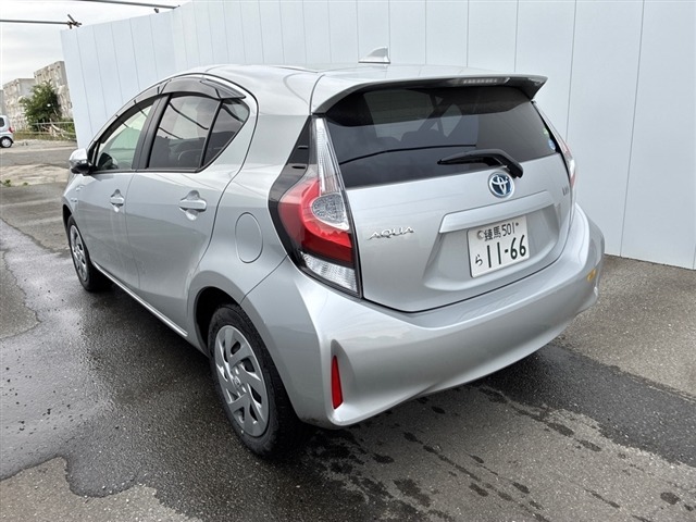 Toyota AQUA 2018 7086597-1