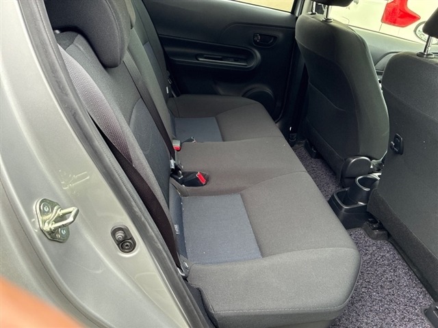 Toyota AQUA 2018 7086597-6