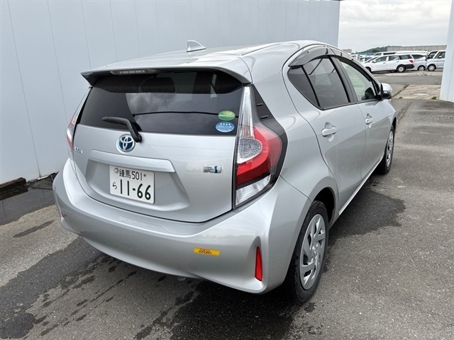 Toyota AQUA 2018 7086597-8