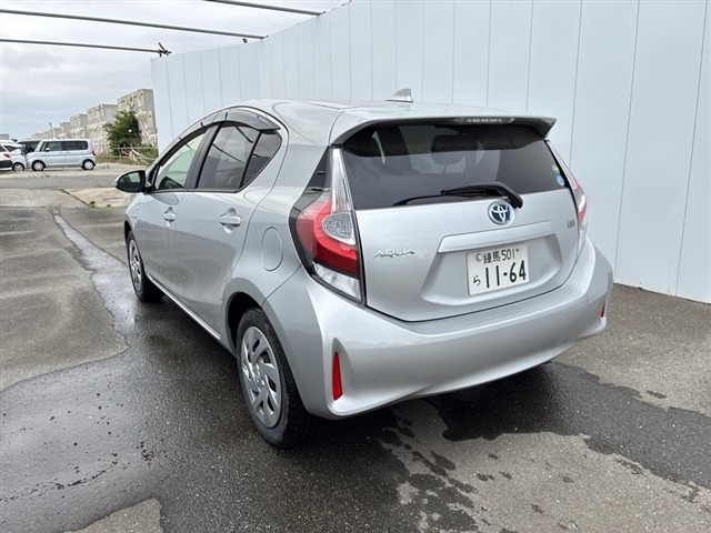 Toyota AQUA 2018 7086598-1