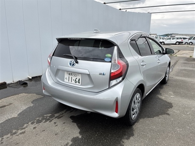Toyota AQUA 2018 7086598-8