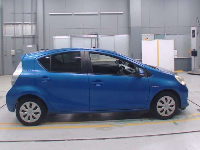 Toyota AQUA 2014 7086684-3