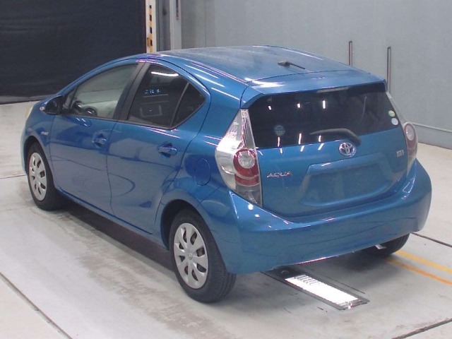 Toyota AQUA 2014 7086684-6