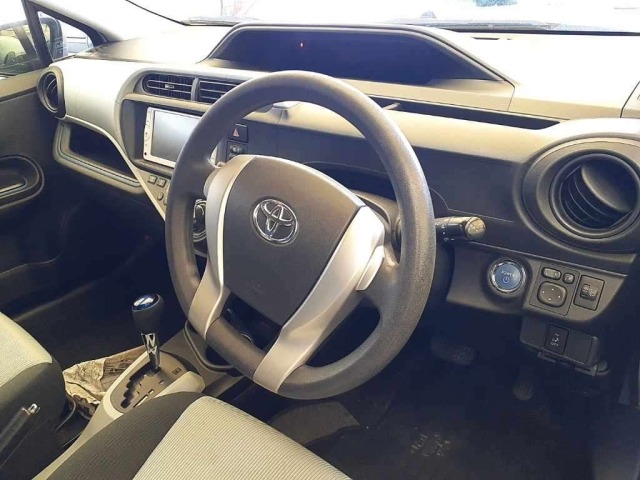Toyota AQUA 2014 7086684-7