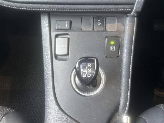 Toyota AURIS 2017 7084990-3
