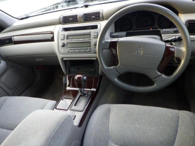 Toyota CROWN 2001 7067570-2
