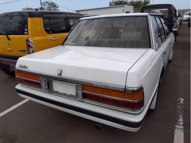 Toyota CROWN 1987 7067602-1