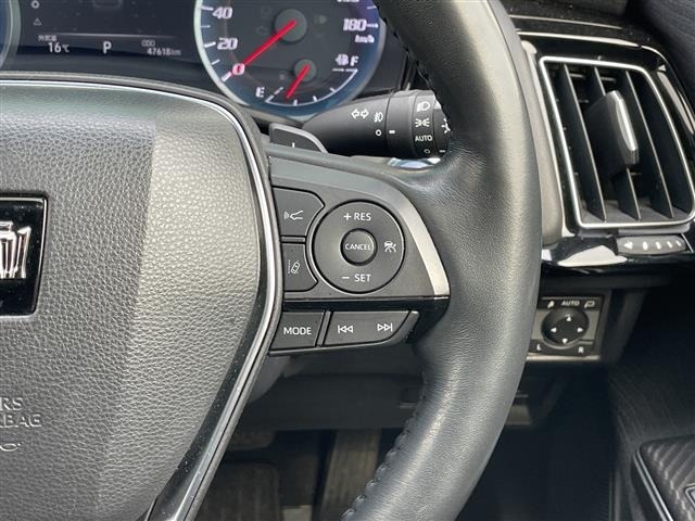 Toyota CROWN 2018 7067809-17
