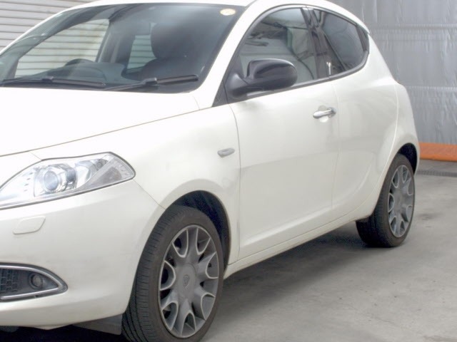 Chrysler YPSILON 2013 7084712-4