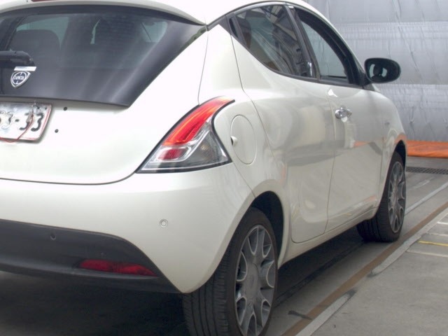 Chrysler YPSILON 2013 7084712-5