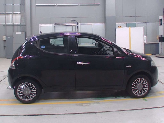Chrysler YPSILON 2014 7084713-3