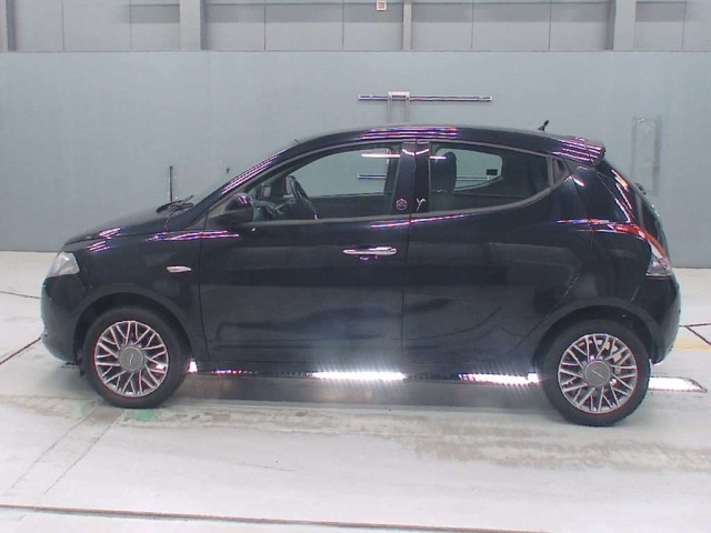 Chrysler YPSILON 2014 7084713-4
